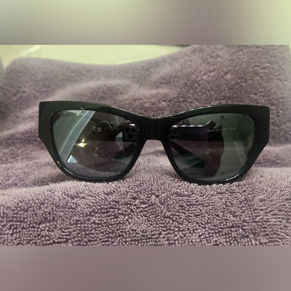 MaxMara Elegant Black Sunglasses